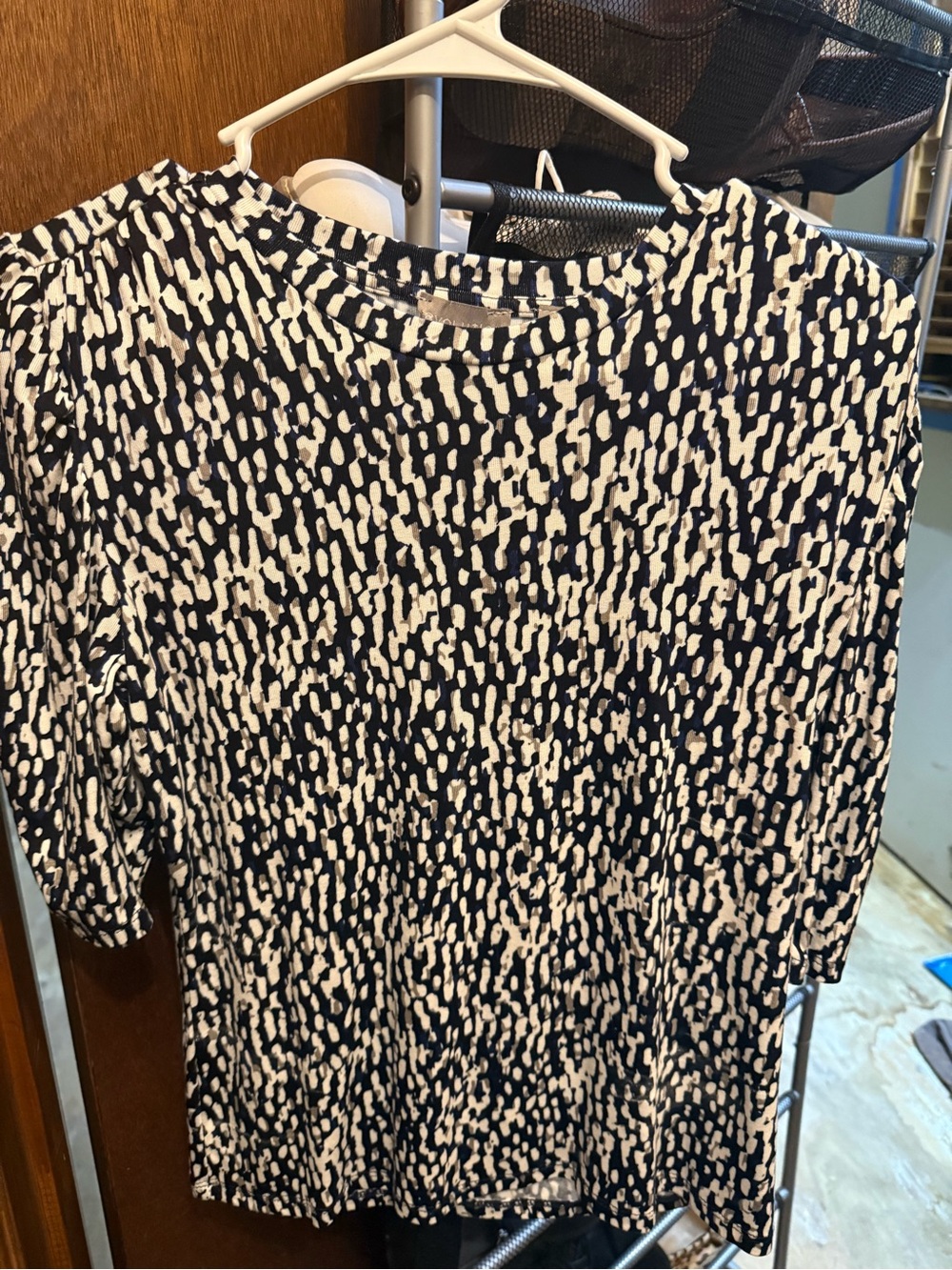 Black and White Abstract Print Round-Neck Blouse